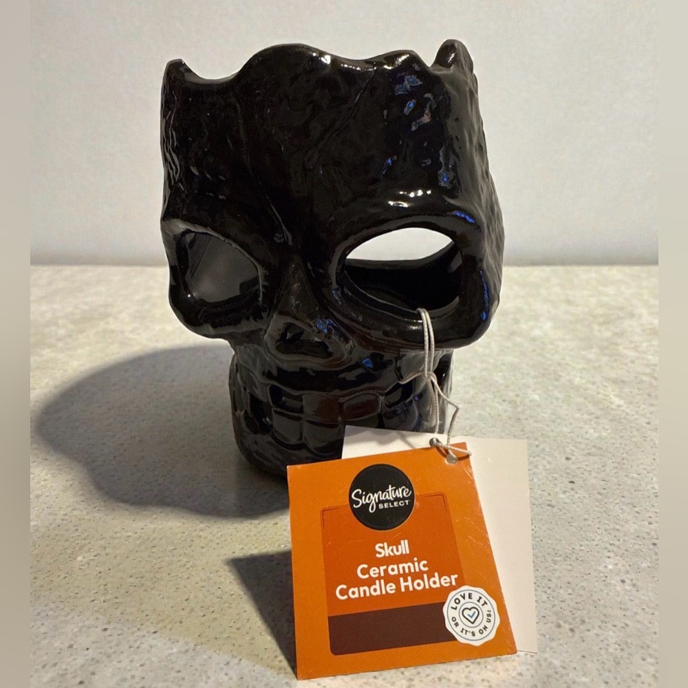 New with tag Signature Select Skull Black Ceramic Candle Holder.